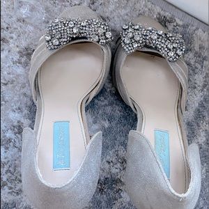 Betsy Johnson 8M peep toe Bling Bow Heels